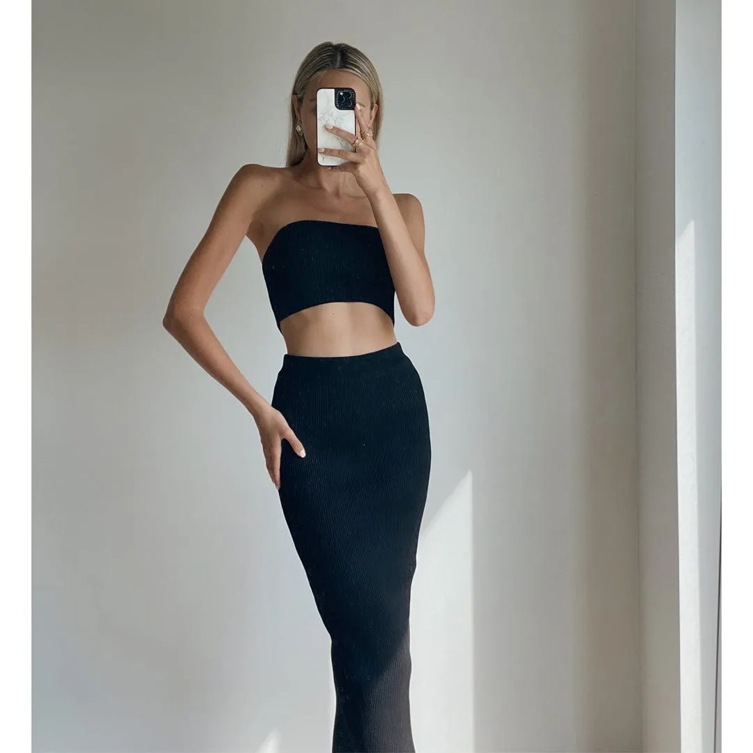 BRIELLE Black High Waist Bodycon Knit Midi Skirt